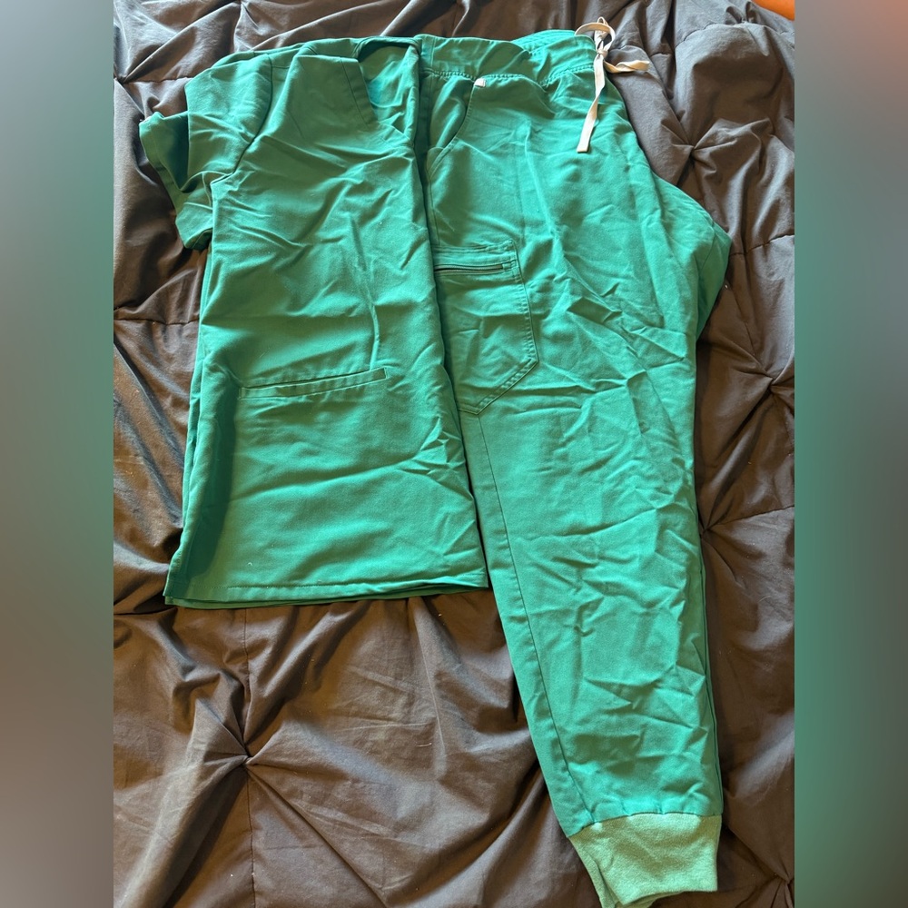 Women’s XL Figs Scrubs Set